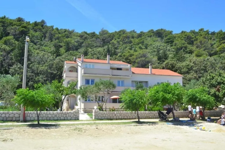 Standard Triple room with sea view