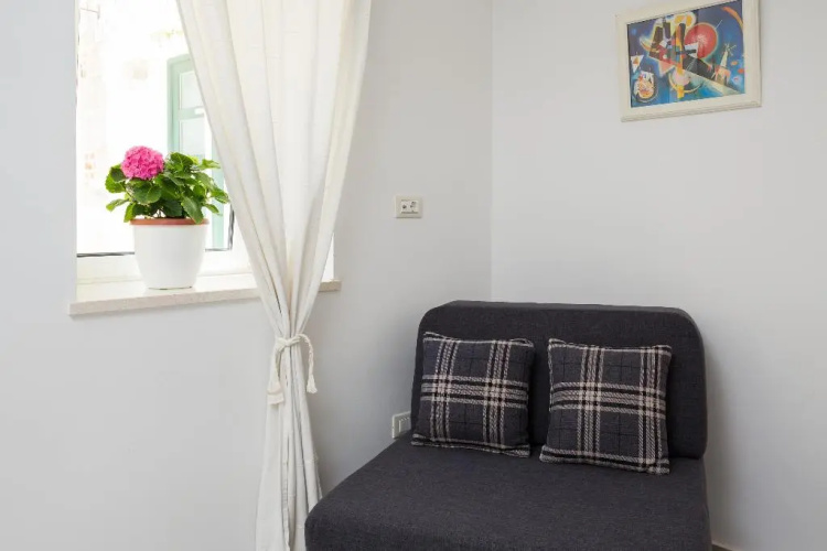 Split Center Suites