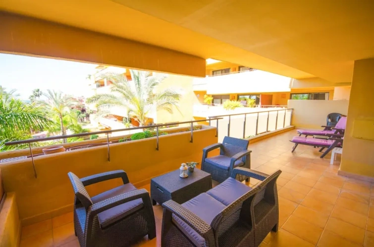 2 Bedrooms Apartment with balcony and with sea view