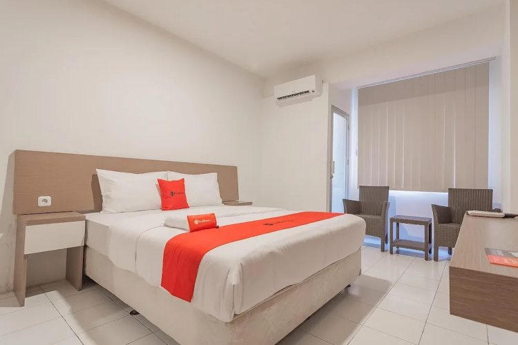 Emerald Apartel by RM.