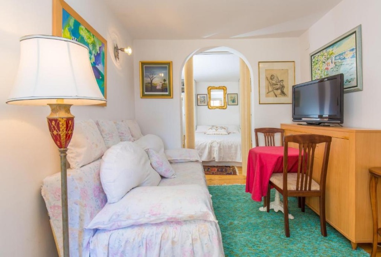 3 Bedrooms Cottage with balcony