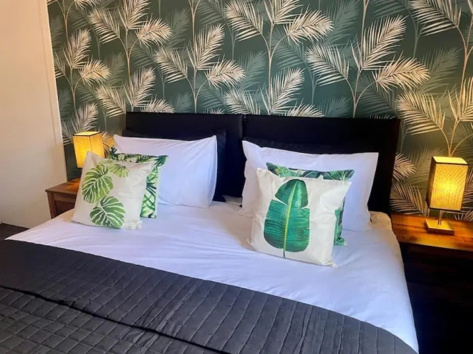 3 Bedrooms Apartment