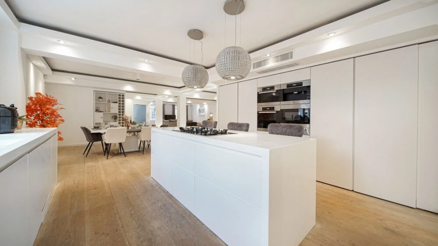 Exquisite 2400sqft 3 Bed Brick Lane Pad