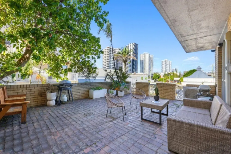 Spacious 1-bed Apartment in Coolangatta