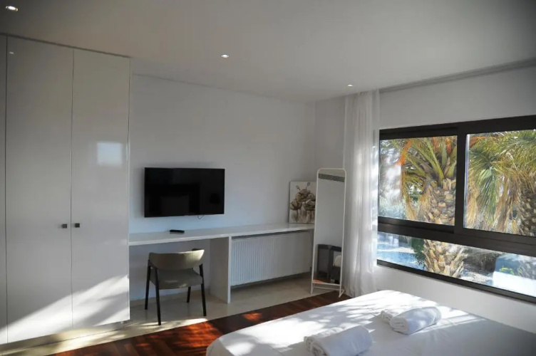 Holiday 6 Bedroom Luxury Villa