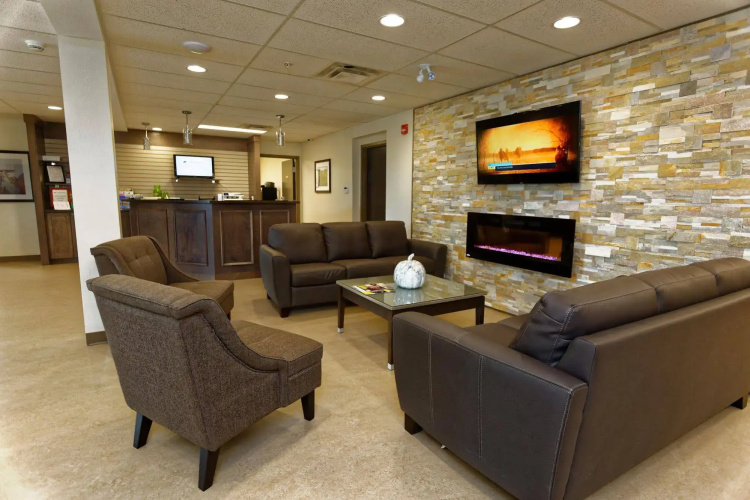Crossroads Inn & Suites