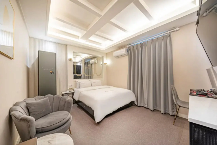 DK Hotel