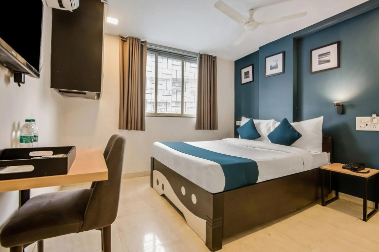 OYO SilverKey 76611 Nirsukh Palace