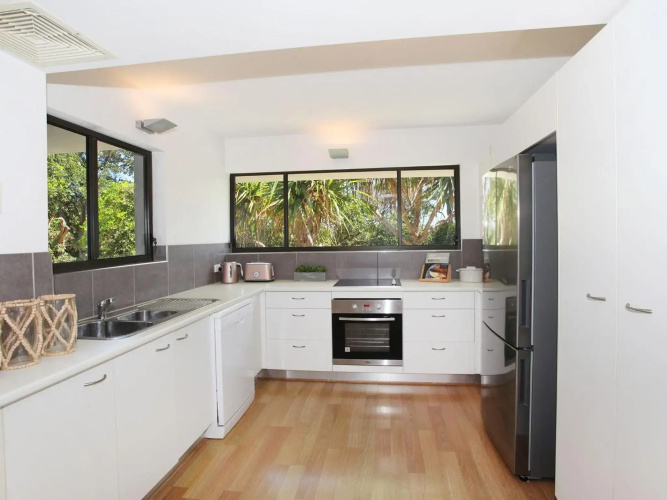 Windmill 4 - Two Bedroom Beachside Apartment on Parkyn Parade!