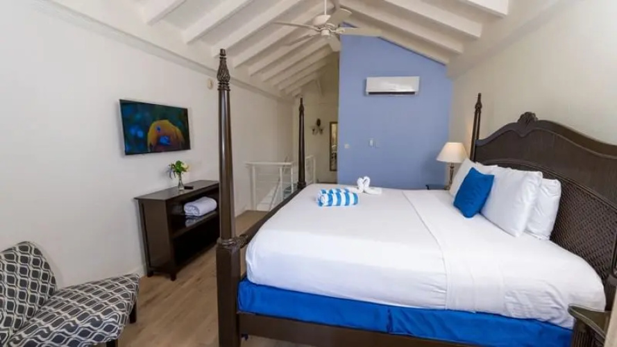 5 Bedrooms Double Suite seafront