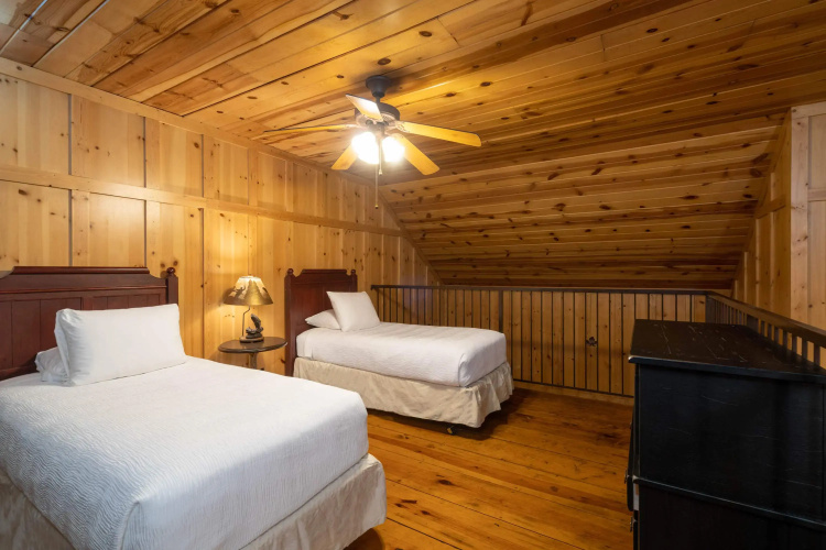 Lodges At Maple Creek Cond