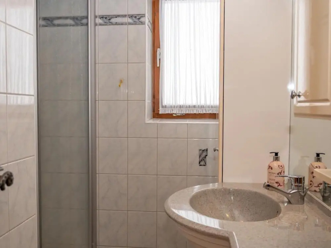 Holiday Flat with Pool Access