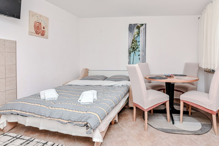 Apartments Ladika