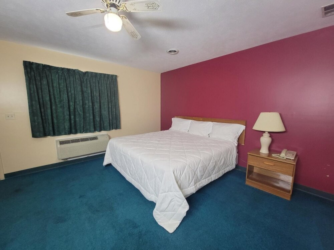 Dollinger's Courtyard Motel