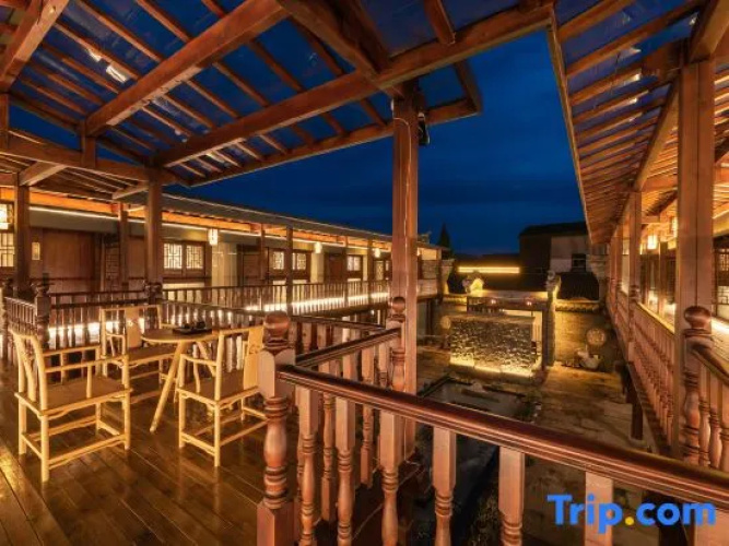 Lake Side Hotel