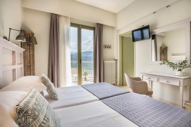Standard Triple room with balcony and with sea view