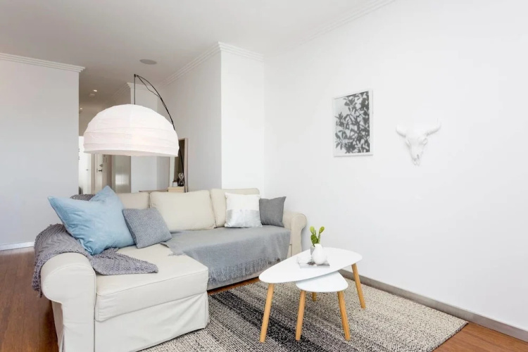 Beachside Apartment with Stunning Views & Parking