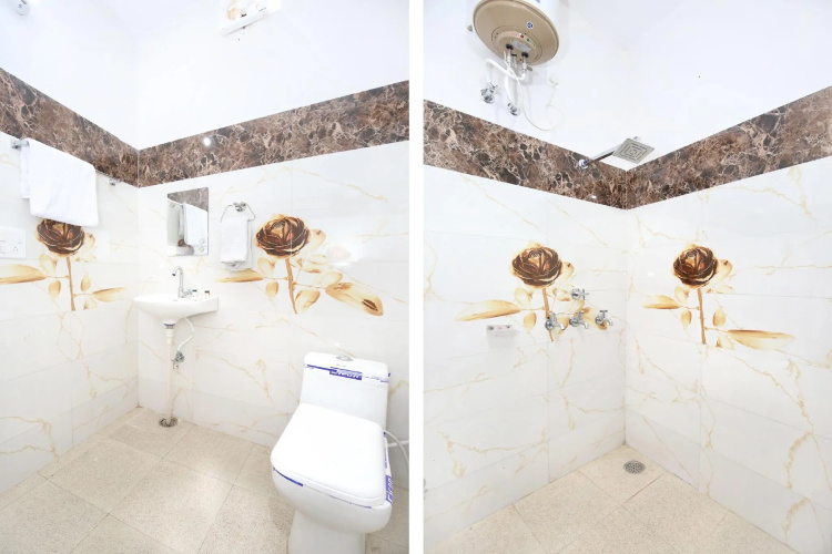 OYO 13102 Hotel Adarsh