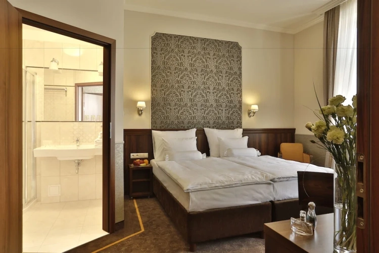 1 Bedroom Standard Double room with balcony