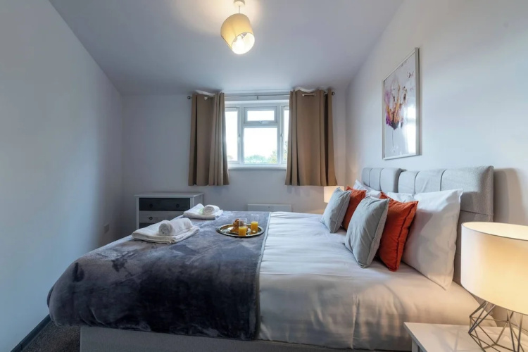 The Elderns Spacious 2BR Netflix Parkingshops