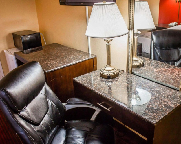Rodeway Inn MacArthur Airport photo 8