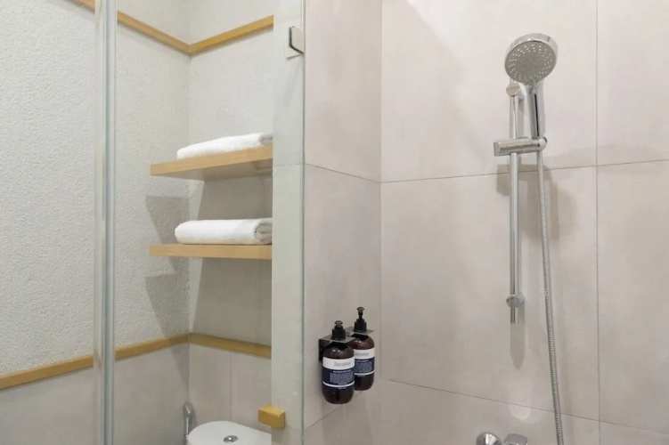 UROOMS Senopati