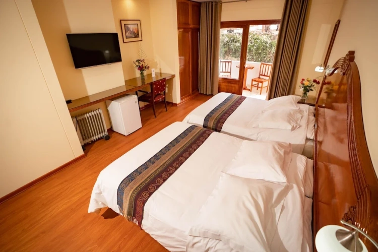 Standard Twin room with balcony
