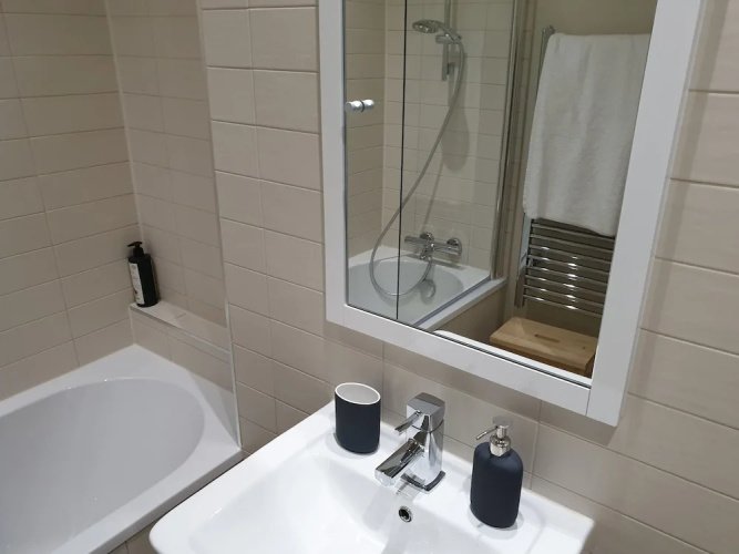 2 Bedroom Central Stylish Flat
