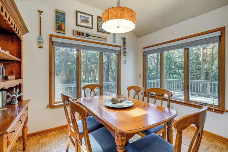 1 Mi to Beach Access: Southern Shores Gem w/ Deck