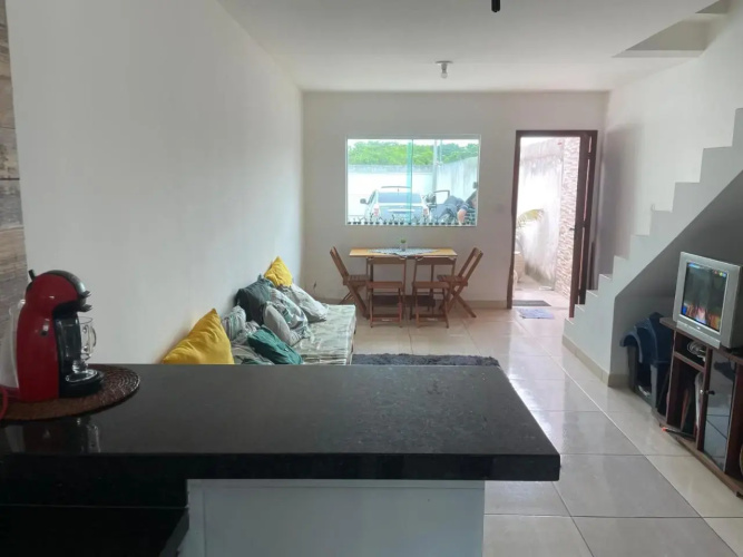 Casa Duplex 2 quartos com amplo quintal