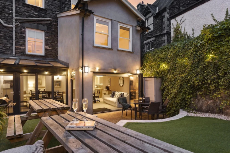 Rosemount X3 Bed Townehouse With Hot Tub