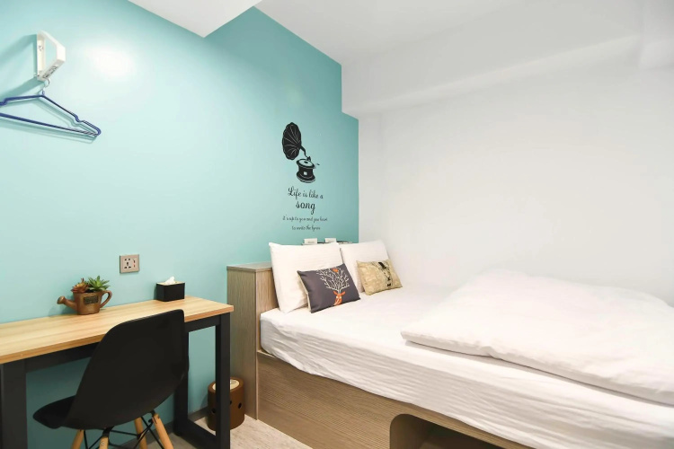 Flyinn Hostel