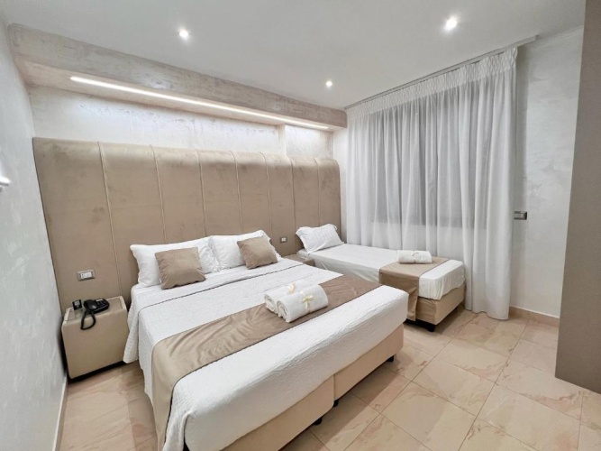 Standard Triple room