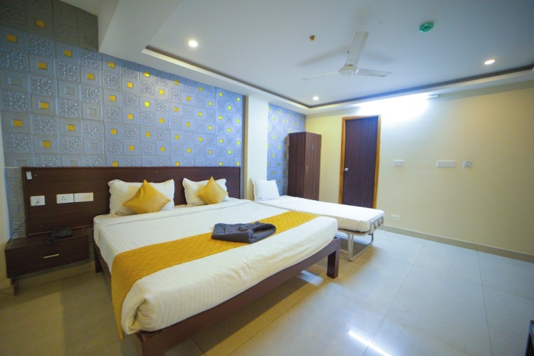 Standard Triple room