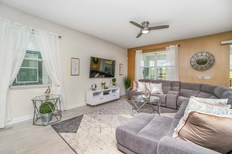 Cruden Villa Windsor At Westside 6