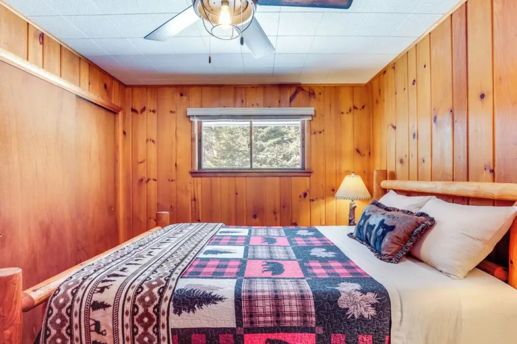 Eagle River: Snowmobile & Lakefront Escape