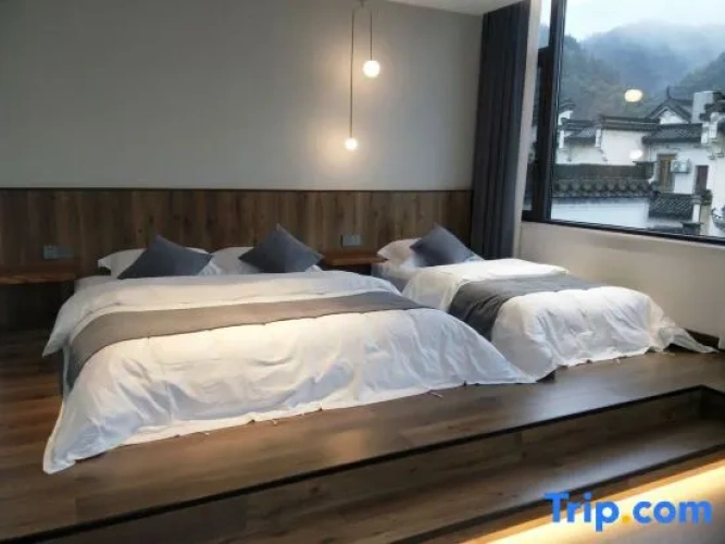 Deluxe Family room with mountain view