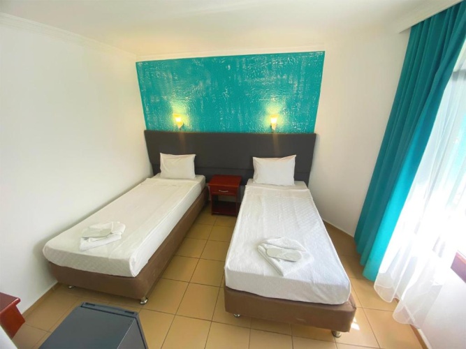 Standard Twin room with garden view