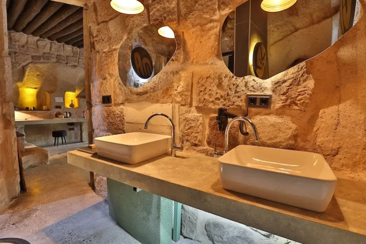 Eka Cave Maison