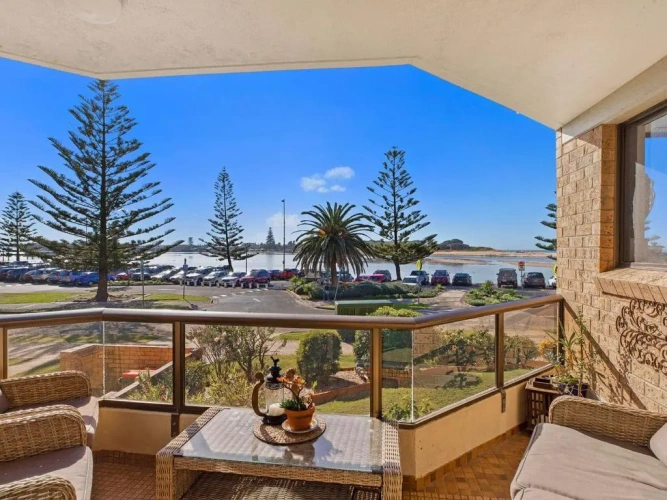 2 Bedrooms Quadruple Apartment