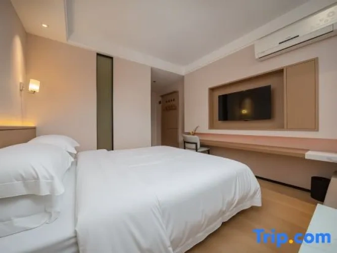 Standard Double room with city view