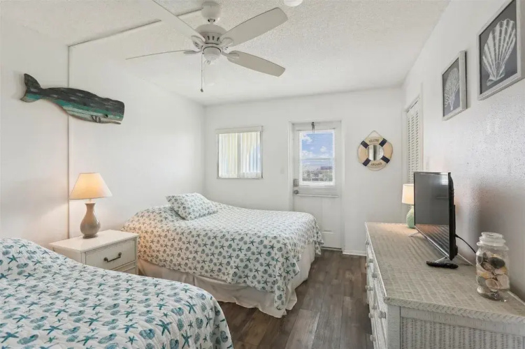Beachfront Epic Ocean Views Sleeps 6 New Rental