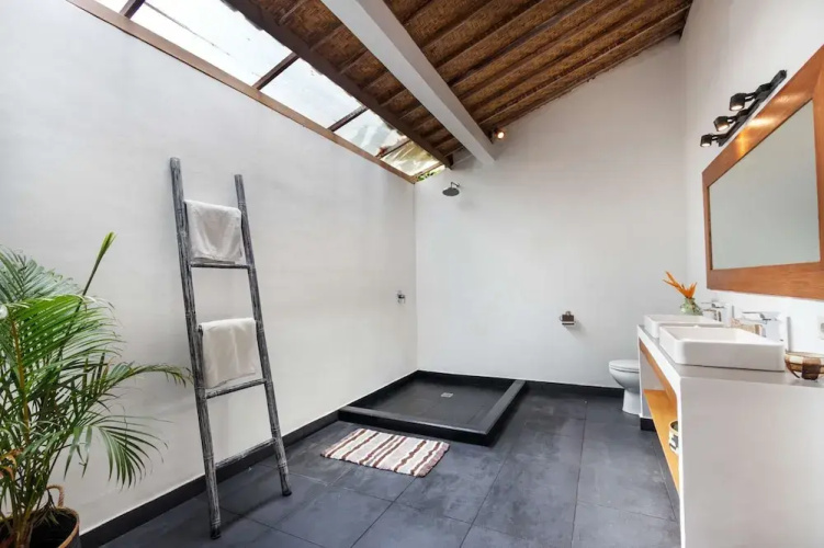 Bali Villa Near the Beach, 2030
