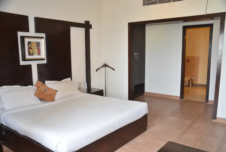 Ark Hotel And Resort