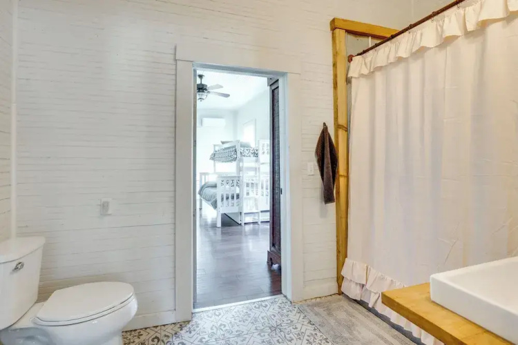 Charming 100-year-old Home < 1 Mi to Downtown