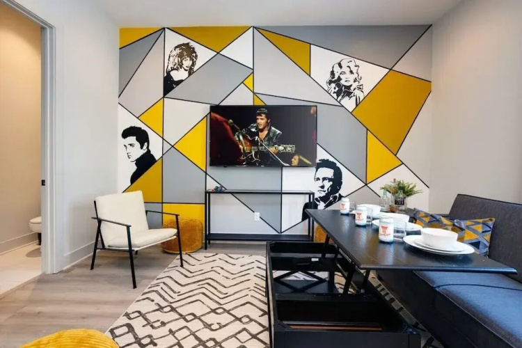 East Nash Oasis - 13 Beds - Going Fast