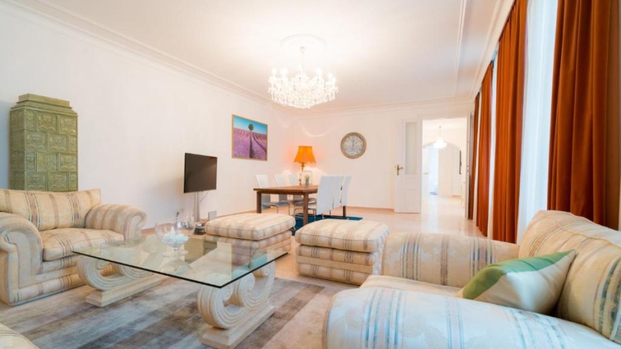 3 Bedrooms Apartment