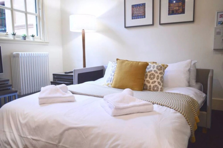 2 Bedroom Apartment on Royal Mile