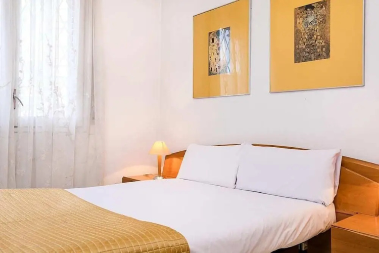 Vintage 3bed/2bath With big Terrace in Eixample