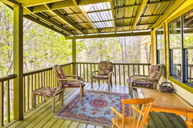 4 Bedrooms Cottage with balcony